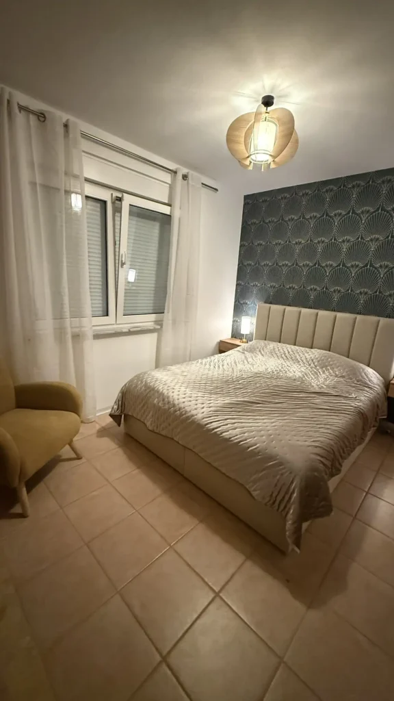 Schlafzimmer 1