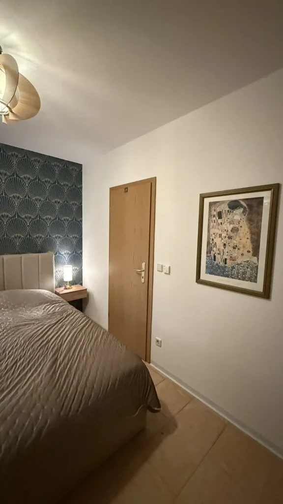 Schlafzimmer 1