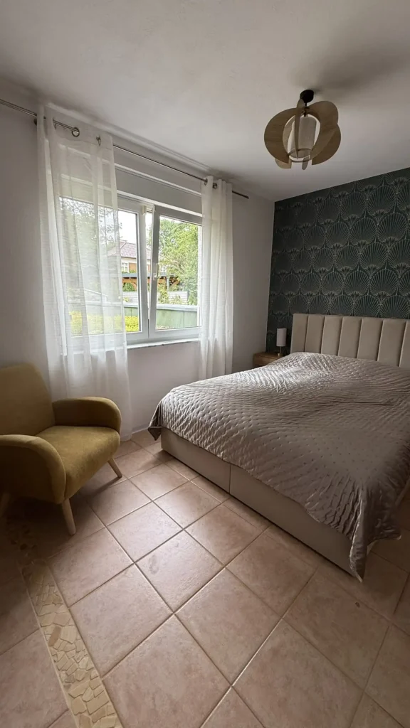 Schlafzimmer 1