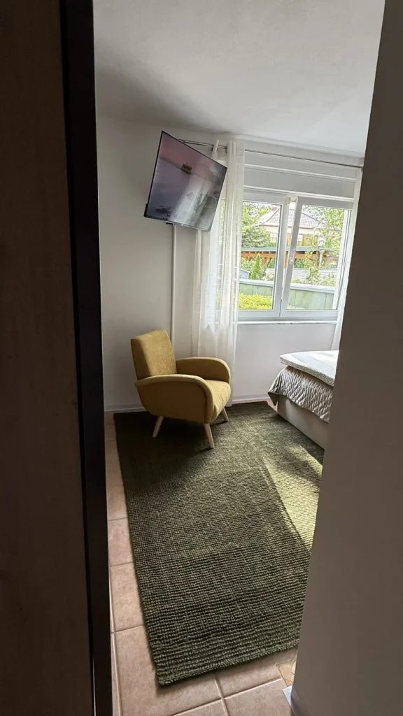 Schlafzimmer 1